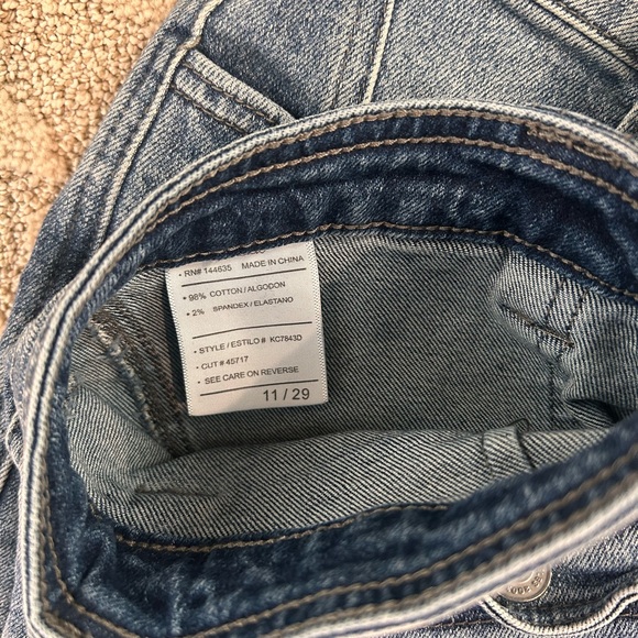 Stylish Blue Denim Cargo Jeans - Picture 5 of 7